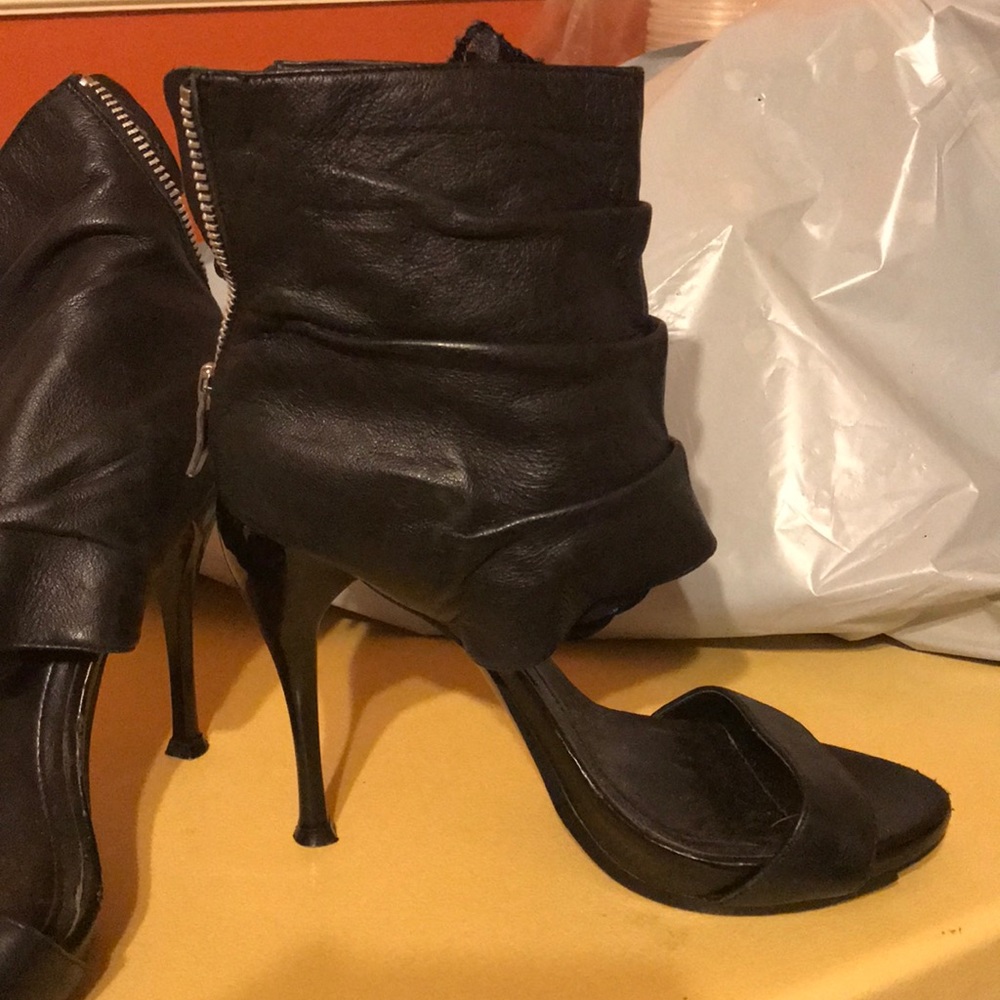 Shoes - Picture 3 of 4